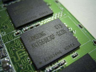 Samsung начинает массовое производство чипов мобильной памяти DDR3 объемом 4 Гбит 
